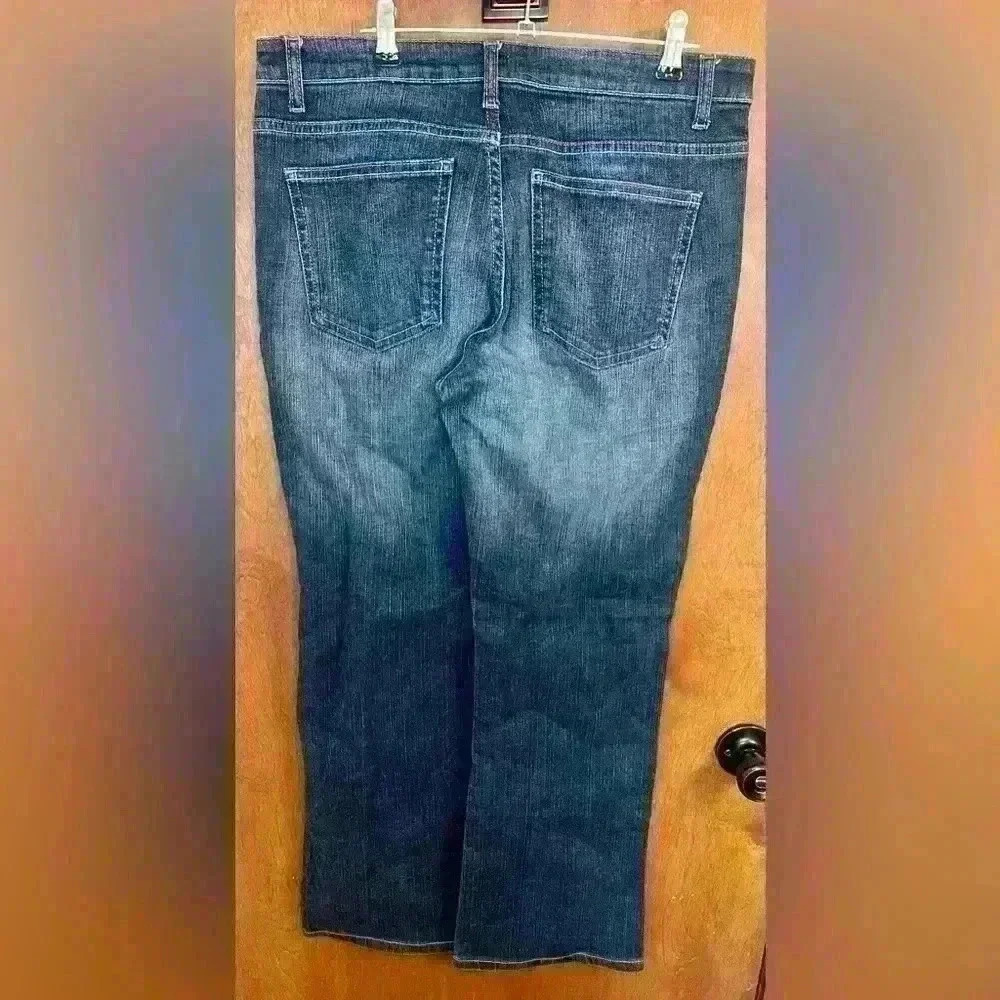 DKNY Women’s flare jeans - Picture 2 of 5
